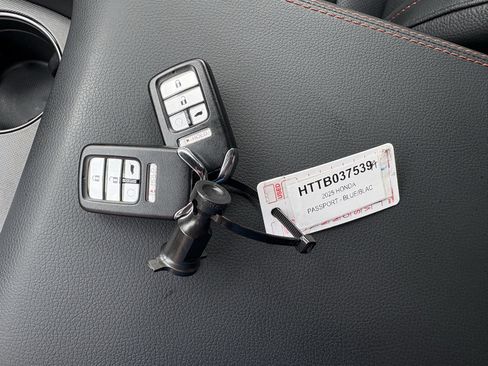 Certified 2025 Honda Passport TrailSport image 36