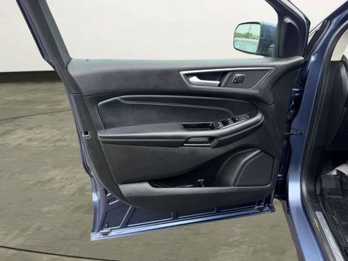 Used 2018 Ford Edge Titanium w/ Equipment Group 302A AWD/4WD image 12