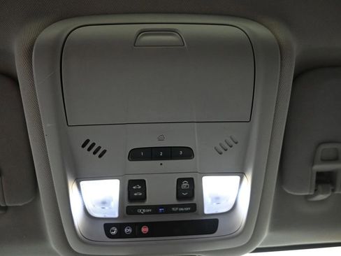 Used 2018 Chevrolet Equinox Premier AWD/4WD image 17