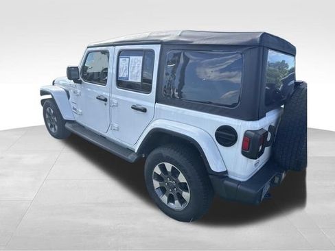 Used 2022 Jeep Wrangler Unlimited Sahara w/ Cold Weather Group AWD/4WD image 4