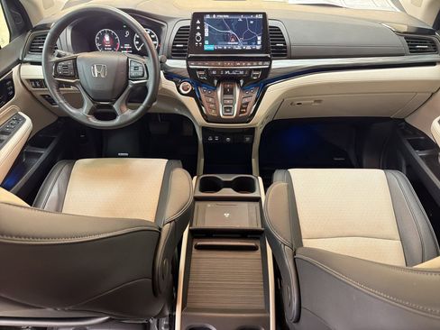 Used 2025 Honda Odyssey Elite image 16