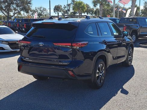 Certified 2023 Toyota Highlander XLE image 3