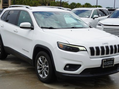 Used 2019 Jeep Cherokee Latitude Plus FWD image 3