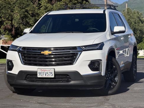 Used 2023 Chevrolet Traverse LT FWD image 1