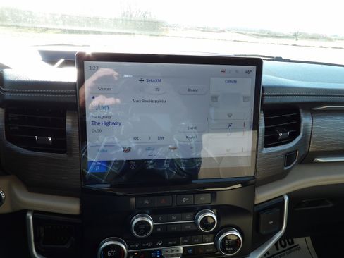 Used 2024 Ford Expedition Limited AWD/4WD image 15
