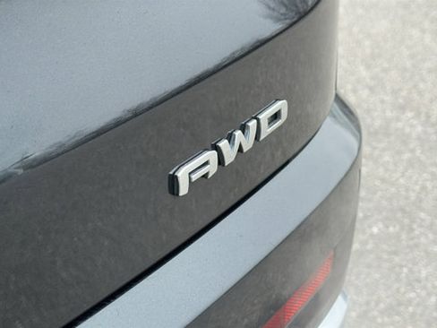 Used 2021 GMC Acadia Denali w/ Denali Ultimate Package image 11