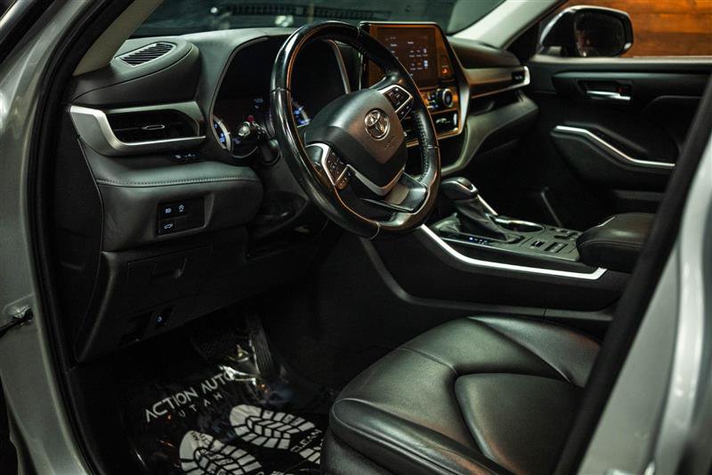 Used 2023 Toyota Highlander XLE AWD/4WD image 9
