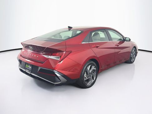 Used 2025 Hyundai Elantra SEL FWD image 9