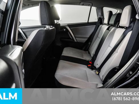 Used 2018 Toyota RAV4 XLE AWD/4WD image 17