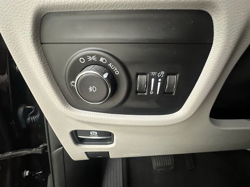 Used 2021 Jeep Grand Cherokee L Overland w/ Advanced Protech Group III AWD/4WD image 28