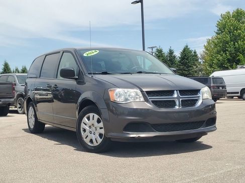 Used 2018 Dodge Grand Caravan SE FWD image 31