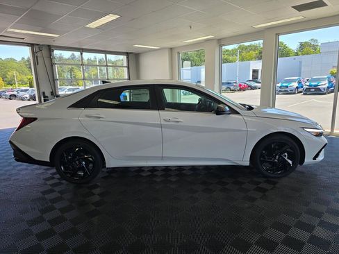 New 2026 Hyundai Elantra SEL Sport Premium FWD image 2