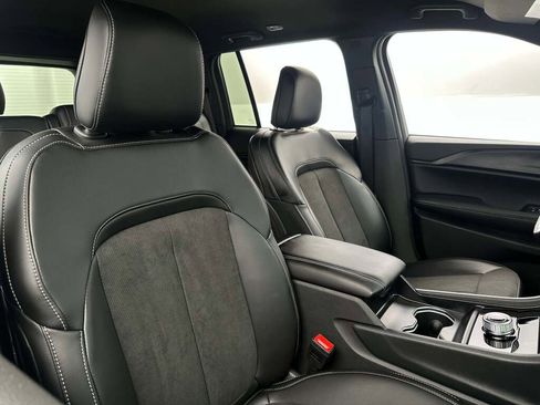 New 2025 Jeep Grand Cherokee Altitude image 19