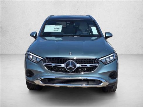 Used 2026 Mercedes-Benz GLC 300 image 2