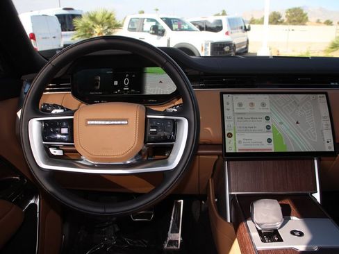 Used 2025 Land Rover Range Rover SE AWD/4WD image 15