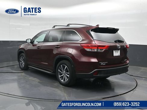 Used 2017 Toyota Highlander XLE AWD/4WD image 8