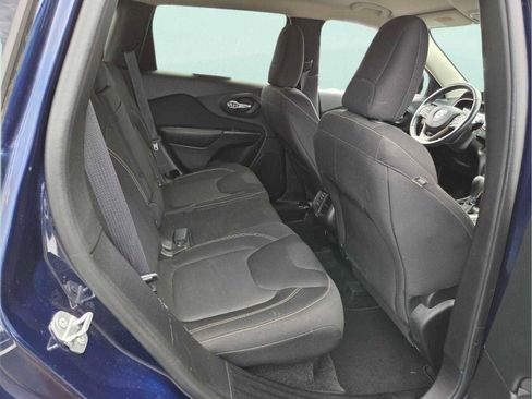 Used 2015 Jeep Cherokee Latitude w/ Comfort/Convenience Group FWD image 17