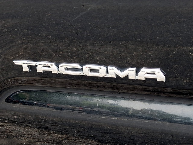 Used 2021 Toyota Tacoma TRD Off-Road w/ Technology Package AWD/4WD image 19