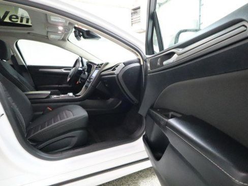 Used 2020 Ford Fusion SE FWD image 10