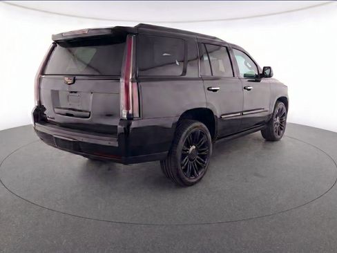 Used 2019 Cadillac Escalade Platinum RWD image 4