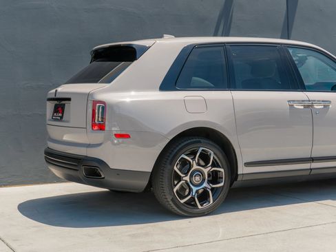 Used 2024 Rolls-Royce Cullinan Black Badge AWD/4WD image 37