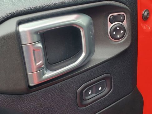 Used 2018 Jeep Wrangler Unlimited Rubicon w/ Dual Top Group image 11