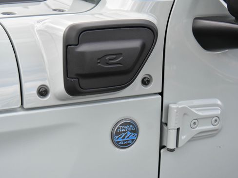 Used 2023 Jeep Wrangler Unlimited AWD/4WD image 13