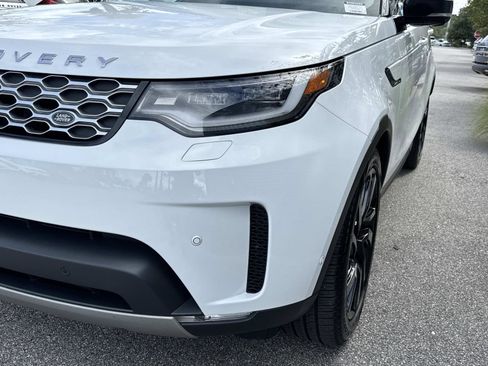 Certified 2025 Land Rover Discovery S image 9