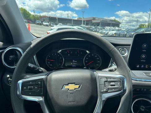 Used 2025 Chevrolet Blazer LT FWD image 29