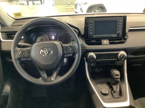 Used 2022 Toyota RAV4 LE AWD/4WD image 11