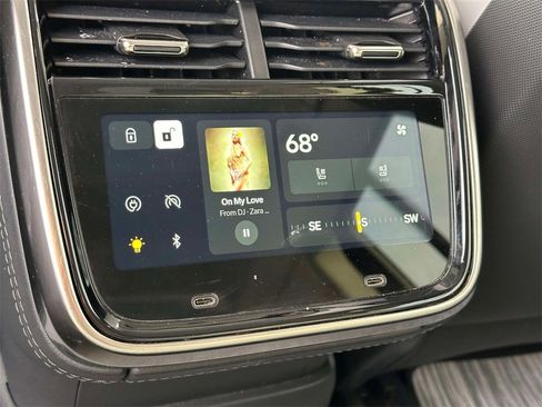 Used 2023 Rivian R1S Adventure image 17