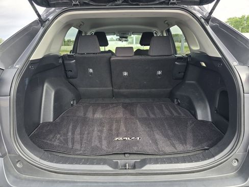 Certified 2022 Toyota RAV4 LE AWD/4WD image 18