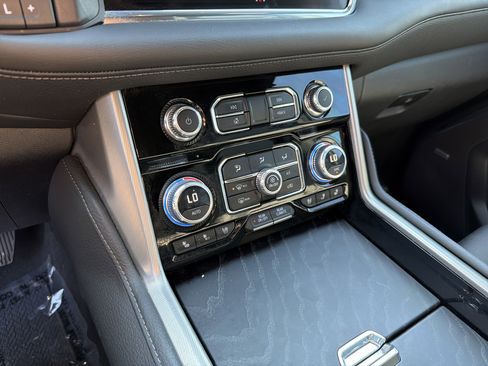 Used 2023 GMC Yukon Denali image 33