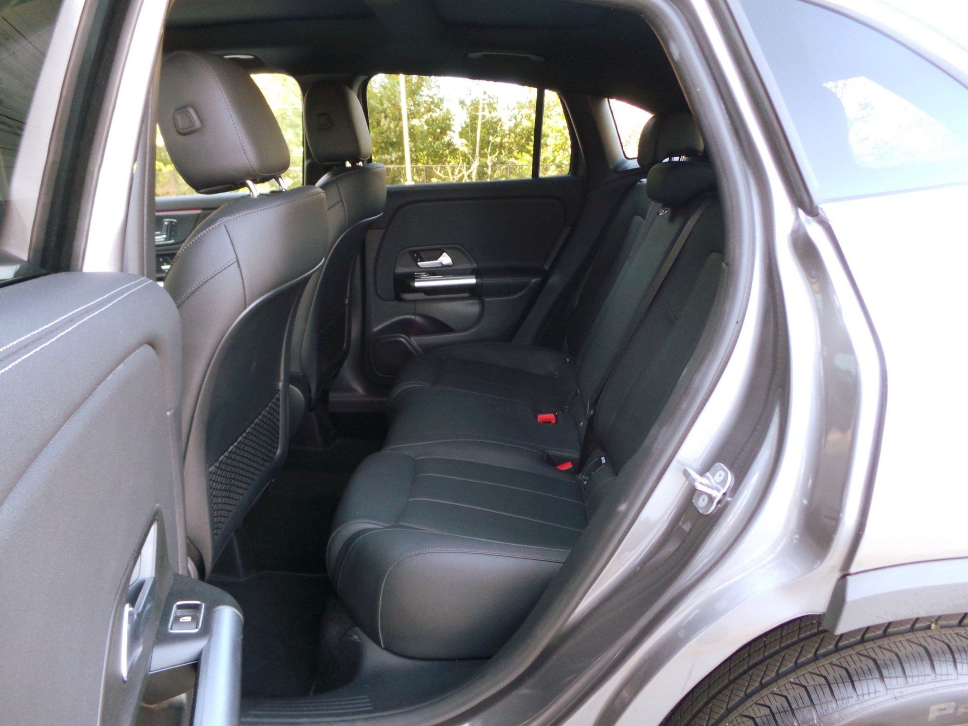 Used 2025 Mercedes-Benz GLA 250 image 12