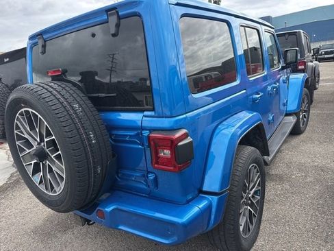Used 2023 Jeep Wrangler Unlimited Sahara AWD/4WD image 4