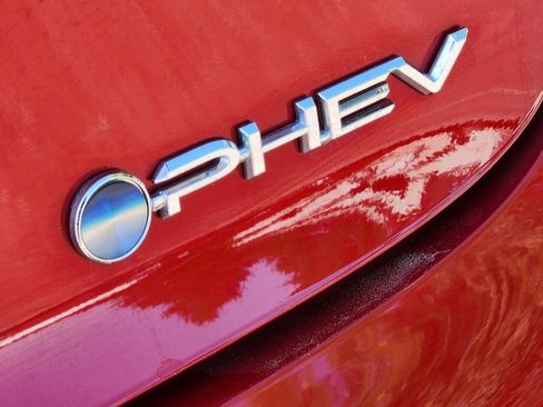 Used 2026 Toyota Prius Plug-In Hybrid FWD image 11