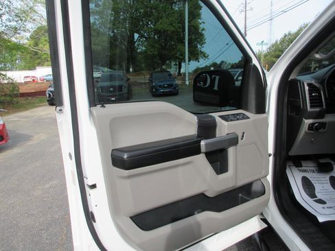 Used 2017 Ford F150 XLT image 9