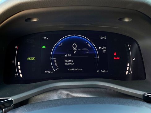 Used 2025 Toyota Camry SE image 22