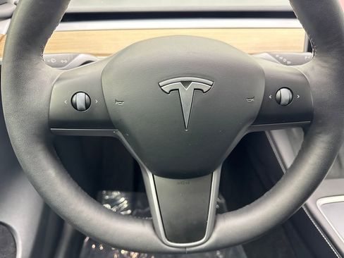 Used 2024 Tesla Model Y Long Range AWD/4WD image 58