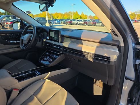 Used 2022 Lincoln Corsair AWD w/ Equipment Group 101A image 17