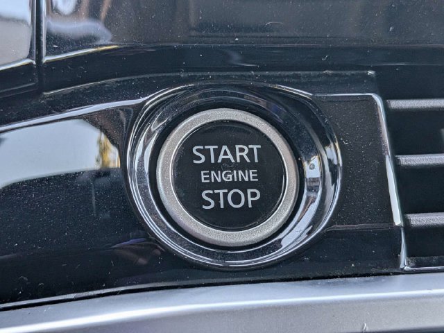 Used 2024 Nissan Pathfinder SV FWD image 29