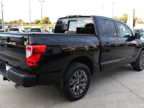 Used 2017 Nissan Titan S image 5