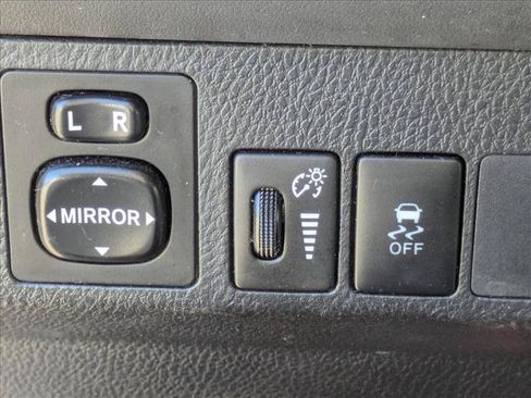 Used 2015 Toyota RAV4 LE AWD/4WD image 11