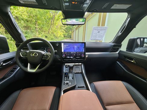 Used 2025 Lexus GX 550 w/ Accessory Package (2T) AWD/4WD image 43