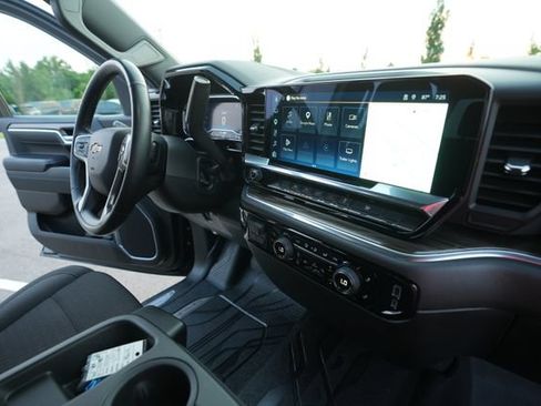 Used 2025 Chevrolet Silverado 1500 LT AWD/4WD image 35