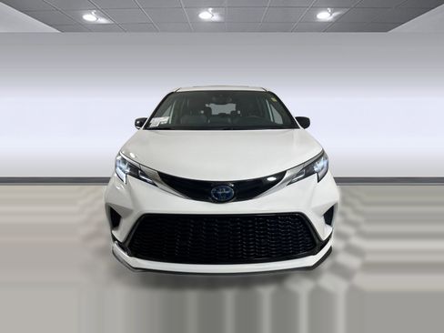 Used 2023 Toyota Sienna XSE image 5