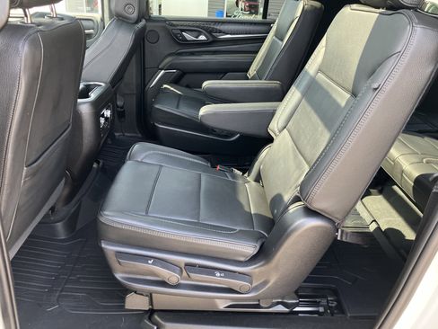 Used 2022 GMC Yukon XL Denali image 14