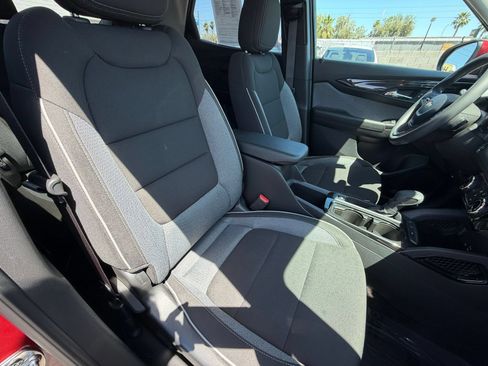 Used 2025 Chevrolet TrailBlazer LT FWD image 35