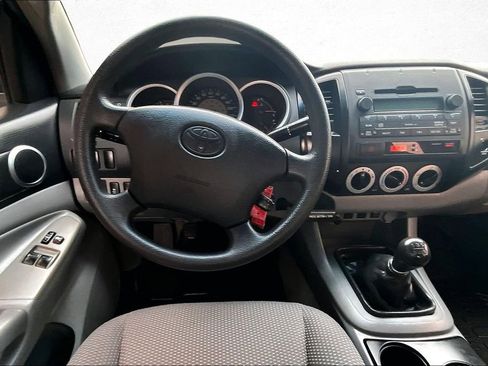 Used 2010 Toyota Tacoma PreRunner image 9