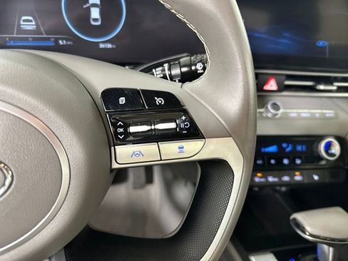 Used 2023 Hyundai Elantra SEL w/ Convenience Package image 16